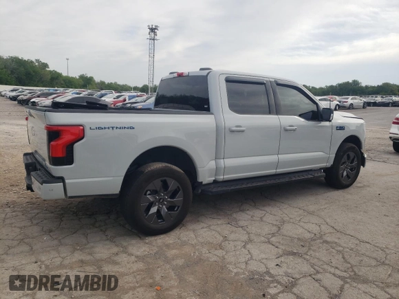 2024 Ford F-150 Lightning Flash с VIN 1FT6W3L78RWG28675, выставлен на аукционе Copart как лот 54061285 с пробегом 11 867 миль миль и Списание • Salvage title. История ставок и продаж доступна на DreamBid. Изображение 3.