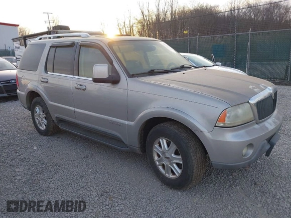 2004 Lincoln Aviator Luxury z VIN 5LMEU88H34ZJ50200, wystawiony jako IAAI lot #41775107 z przebiegiem 220 930 mil mil oraz . Historia ofert i sprzedaży dostępna na DreamBid. Obrazek 1.