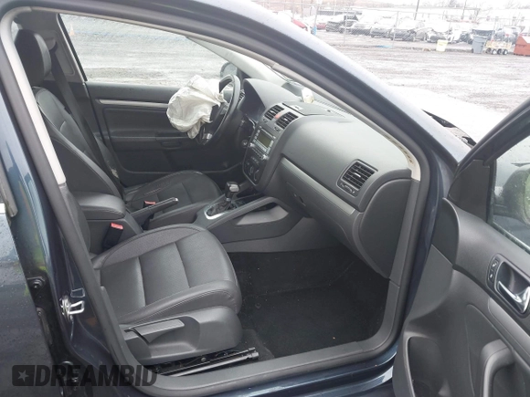 2009 Volkswagen Jetta SE z VIN 3VWRZ71K49M016683, wystawiony jako IAAI lot #41530644 z przebiegiem 106 148 mil mil oraz . Historia ofert i sprzedaży dostępna na DreamBid. Obrazek 5.