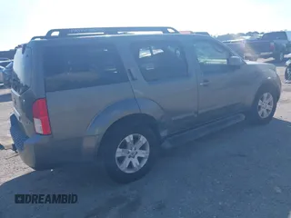 2006 Nissan Pathfinder SE z VIN 5N1AR18UX6C605346, wystawiony jako IAAI lot #41463602 z przebiegiem 221 026 mil mil oraz . Historia ofert i sprzedaży dostępna na DreamBid. Obrazek 4.