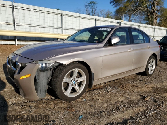 2013 BMW 3 Series 328i xDrive z VIN WBA3B5C57DF592525, wystawiony jako Copart lot #52164485 z przebiegiem 139 135 mil mil oraz Czysty tytuł • Clean title. Historia ofert i sprzedaży dostępna na DreamBid. Obrazek 1.