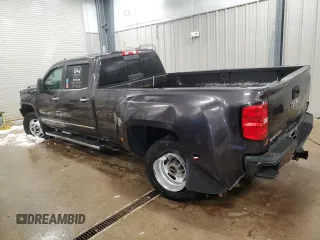 2015 GMC Sierra 3500HD Denali z VIN 1GT424E82FF125315, wystawiony jako Copart lot #79726484 z przebiegiem 147 731 mil mil oraz Czysty tytuł • Clean title. Historia ofert i sprzedaży dostępna na DreamBid. Obrazek 2.