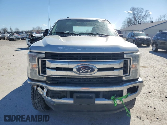 2017 Ford F-350 Platinum with VIN 1FT8W3B68HEB95946, listed as a Copart auction lot 46710265 with 180,914 mi miles and Salvage title. Bid and sale history available at DreamBid. Image 5.