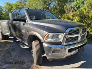 2018 Ram 3500 Laramie z VIN 3C63RRJL3JG353773, wystawiony jako Copart lot #49733875 z przebiegiem 494 465 mil mil oraz Czysty tytuł • Clean title. Historia ofert i sprzedaży dostępna na DreamBid. Obrazek 1.