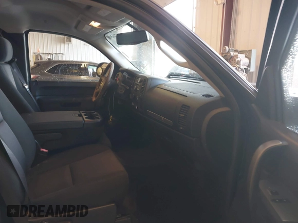 2013 Chevrolet Silverado 1500 with VIN 1GCRKSE27DZ346393, listed as a IAAI auction lot 41726306 with 73,033 mi miles and . Bid and sale history available at DreamBid. Image 5.