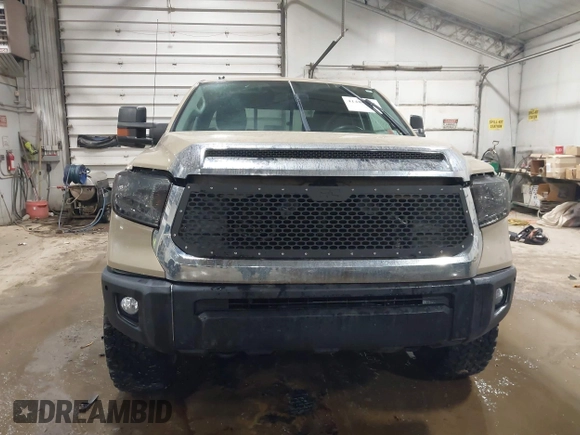 2017 Toyota Tundra SR z VIN 5TFUY5F19HX583033, wystawiony jako IAAI lot #41484920 z przebiegiem 112 206 mil mil oraz . Historia ofert i sprzedaży dostępna na DreamBid. Obrazek 12.