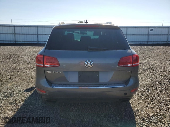 2013 Volkswagen Touareg Lux z VIN WVGEF9BP8DD009350, wystawiony jako Copart lot #55775385 z przebiegiem 165 958 mil mil oraz Czysty tytuł • Clean title. Historia ofert i sprzedaży dostępna na DreamBid. Obrazek 6.