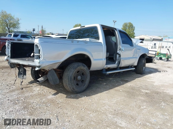 2006 Ford F-250 XL z VIN 1FTSW21P96EB85059, wystawiony jako IAAI lot #42202995 z przebiegiem 161 675 mil mil oraz . Historia ofert i sprzedaży dostępna na DreamBid. Obrazek 4.