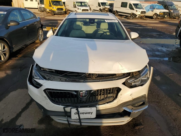 2018 Buick Regal TourX Essence with VIN W04GV8SXXJ1167612, listed as a Copart auction lot 84290234 with 49,378 mi miles and Clean Title. Bid and sale history available at carsss.com. Image 5.