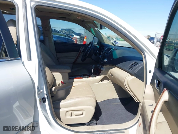 2012 Toyota Highlander Limited with VIN 5TDYK3EH5CS081107, listed as a IAAI auction lot 41659577 with 191,177 mi miles. Bid and sale history available at carsss.com. Image 5.