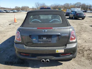 2015 MINI Convertible S z VIN WMWZP3C52FT708928, wystawiony jako Copart lot #49580345 z przebiegiem 62 342 mil mil oraz Czysty tytuł • Clean title. Historia ofert i sprzedaży dostępna na DreamBid. Obrazek 6.