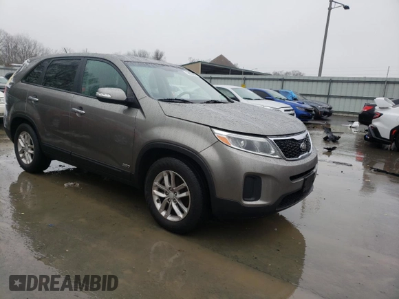 2015 Kia Sorento LX with VIN 5XYKTCA64FG632314, listed as a Copart auction lot 39826304 with 96,741 mi miles and Salvage title. Bid and sale history available at DreamBid. Image 4.