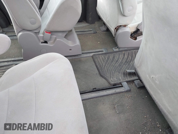 2018 Toyota Sienna L with VIN 5TDZZ3DC5JS901902, listed as a IAAI auction lot 41431684 with 101,481 mi miles and . Bid and sale history available at DreamBid. Image 8.