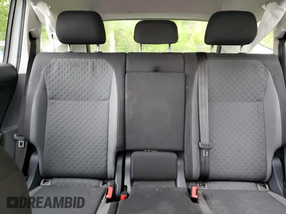 2019 Volkswagen Tiguan S z VIN 3VV0B7AX4KM034250, wystawiony jako Copart lot #60025375 z przebiegiem 116 778 mil mil oraz Czysty tytuł • Clean title. Historia ofert i sprzedaży dostępna na DreamBid. Obrazek 10.