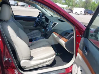 2014 Subaru Outback 2.5i Limited with VIN 4S4BRCNC7E3311039, listed as a IAAI auction lot 42102365 with 187,861 mi miles. Bid and sale history available at carsss.com. Image 5.