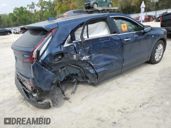 2022 Cadillac XT4 FWD Luxury z VIN 1GYAZAR47NF120348, wystawiony jako Copart lot #50187025 z przebiegiem 76 886 mil mil oraz Nie do naprawy • Non repairable. Historia ofert i sprzedaży dostępna na DreamBid. Obrazek 3.