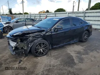 2022 Toyota Camry SE z VIN 4T1T11AK1NU015909, wystawiony jako Copart lot #60169185 z przebiegiem 57 702 mil mil oraz Szkoda całkowita • Salvage title. Historia ofert i sprzedaży dostępna na DreamBid. Obrazek 1.