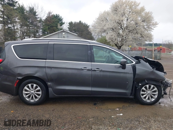 2021 Chrysler Pacifica Touring L with VIN 2C4RC1BG7MR584956, listed as a IAAI auction lot 42016887 with 51,415 mi miles and . Bid and sale history available at DreamBid. Image 14.