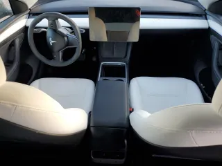 2024 Tesla Model Y Long Range z VIN 7SAYGAEEXRF211507, wystawiony jako Copart lot #56432715 z przebiegiem Nie podano mil oraz Szkoda całkowita • Salvage title. Historia ofert i sprzedaży dostępna na DreamBid. Obrazek 8.