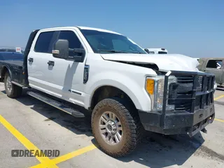 2017 Ford F-250 Lariat with VIN 1FT7W2BT2HEE85692, listed as a IAAI auction lot 42325993 with 211,296 mi miles and . Bid and sale history available at DreamBid. Image 1.