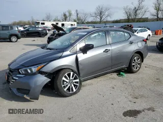 2024 Nissan Versa S z VIN 3N1CN8DV5RL906828, wystawiony jako Copart lot #51219715 z przebiegiem 1 844 mil mil oraz Szkoda całkowita • Salvage title. Historia ofert i sprzedaży dostępna na DreamBid. Obrazek 1.