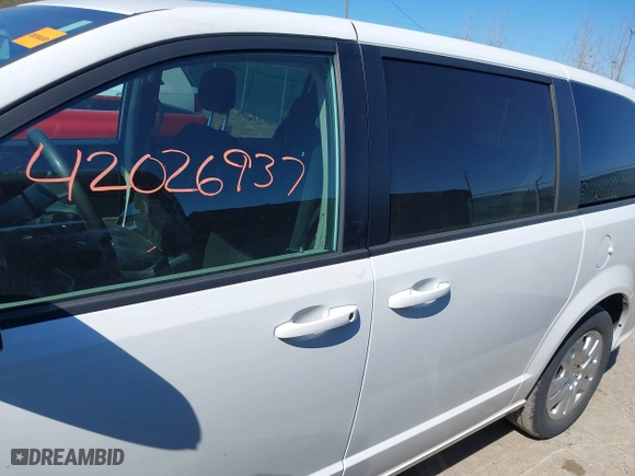 2018 Dodge Grand Caravan SE with VIN 2C4RDGBG6JR362565, listed as a IAAI auction lot 42026937 with 146,920 mi miles. Bid and sale history available at carsss.com. Image 15.