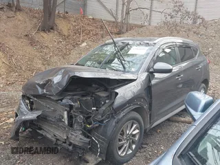 2018 Hyundai Tucson SEL with VIN KM8J3CA44JU716548, listed as a IAAI auction lot 42064695 with 71,222 mi miles. Bid and sale history available at carsss.com. Image 2.