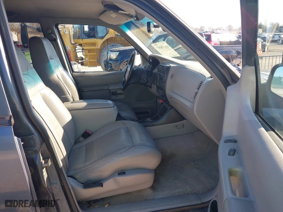 1998 Mercury Mountaineer with VIN 4M2ZU55P3WUJ17243, listed as a IAAI auction lot 41658097 with 219,464 mi miles. Bid and sale history available at carsss.com. Image 5.