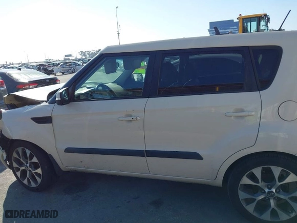 2013 Kia Soul + with VIN KNDJT2A6XD7760122, listed as a IAAI auction lot 41652106 with 116,237 mi miles. Bid and sale history available at carsss.com. Image 14.