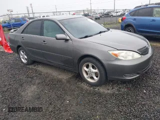 2004 Toyota Camry LE z VIN 4T1BE32K64U898091, wystawiony jako IAAI lot #41980395 z przebiegiem 211 233 mil mil oraz . Historia ofert i sprzedaży dostępna na DreamBid. Obrazek 1.