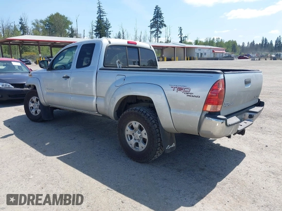 2008 Toyota Tacoma with VIN 5TEUU42N78Z517345, listed as a IAAI auction lot 42036113 with 247,880 mi miles and . Bid and sale history available at carsss.com. Image 3.