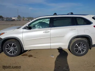 2018 Toyota Highlander SE with VIN 5TDJZRFH4JS829454, listed as a IAAI auction lot 41666882 with 114,716 mi miles. Bid and sale history available at carsss.com. Image 15.