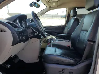 2011 Chrysler Town & Country Touring L z VIN 2A4RR8DG6BR702751, wystawiony jako Copart lot #58541045 z przebiegiem 170 144 mil mil oraz Szkoda całkowita • Salvage title. Historia ofert i sprzedaży dostępna na DreamBid. Obrazek 7.