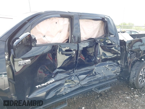 2018 Toyota Tundra SR5 z VIN 5TFDW5F15JX766487, wystawiony jako IAAI lot #42201299 z przebiegiem 251 069 mil mil oraz . Historia ofert i sprzedaży dostępna na DreamBid. Obrazek 14.