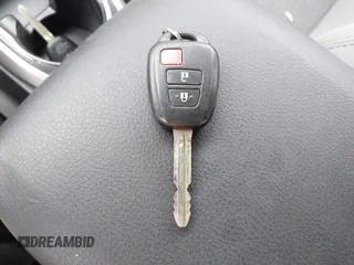 2016 Toyota Tacoma SR5 z VIN 5TFAZ5CN5GX018977, wystawiony jako IAAI lot #42303122 z przebiegiem 99 545 mil mil oraz . Historia ofert i sprzedaży dostępna na DreamBid. Obrazek 11.