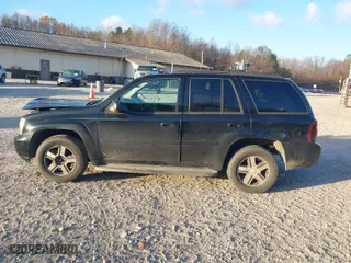 2006 Chevrolet TrailBlazer LS with VIN 1GNDT13S462271112, listed as a IAAI auction lot 41011153 with 266,801 mi miles. Bid and sale history available at carsss.com. Image 14.