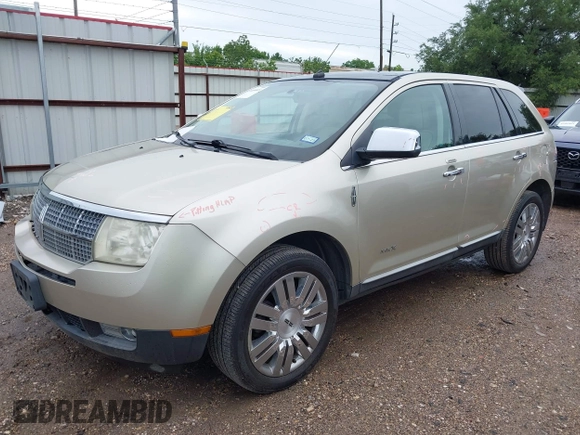 2010 Lincoln MKX z VIN 2LMDJ6JC0ABJ11318, wystawiony jako IAAI lot #42448885 z przebiegiem 92 860 mil mil oraz . Historia ofert i sprzedaży dostępna na DreamBid. Obrazek 2.