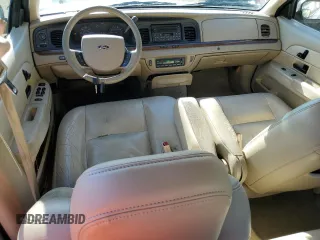 2007 Ford Crown Victoria LX с VIN 2FAFP74W27X102818, выставлен на аукционе Copart как лот 77172874 с пробегом 139 403 миль миль и Списание • Salvage title. История ставок и продаж доступна на DreamBid. Изображение 8.