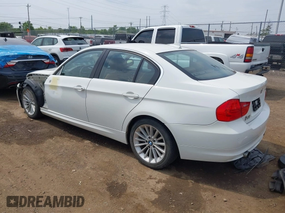 2011 BMW 3 Series 335i xDrive z VIN WBAPL5C55BA920128, wystawiony jako IAAI lot #42473523 z przebiegiem 96 481 mil mil oraz . Historia ofert i sprzedaży dostępna na DreamBid. Obrazek 3.