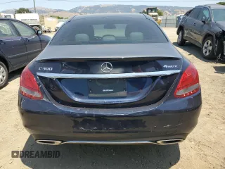 2018 Mercedes-Benz C 300 с VIN 55SWF4KBXJU282633, выставлен на аукционе Copart как лот 60121545 с пробегом 76 250 миль миль и Списание • Salvage title. История ставок и продаж доступна на DreamBid. Изображение 6.