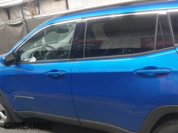 2019 Jeep Compass Latitude z VIN 3C4NJDBB3KT595277, wystawiony jako IAAI lot #42098822 z przebiegiem 68 574 mil mil oraz . Historia ofert i sprzedaży dostępna na DreamBid. Obrazek 15.