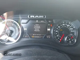 2019 Ram 2500 Laramie z VIN 3C6UR5NL2KG718789, wystawiony jako IAAI lot #42046325 z przebiegiem 54 965 mil mil oraz . Historia ofert i sprzedaży dostępna na DreamBid. Obrazek 7.
