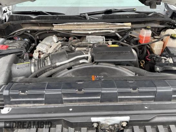 2020 GMC Sierra 3500HD Denali z VIN 1GT49WEY3LF337580, wystawiony jako Copart lot #43259415 z przebiegiem 68 334 mil mil oraz Czysty tytuł • Clean title. Historia ofert i sprzedaży dostępna na DreamBid. Obrazek 7.