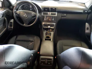 2006 Mercedes-Benz C 230 Sport z VIN WDBRF52H76A839649, wystawiony jako Copart lot #60904365 z przebiegiem 130 111 mil mil oraz Szkoda całkowita • Salvage title. Historia ofert i sprzedaży dostępna na DreamBid. Obrazek 8.