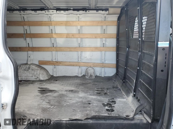 2020 GMC Savana Cargo z VIN 1GTW7AFGXL1264289, wystawiony jako Copart lot #46355335 z przebiegiem 112 214 mil mil oraz Szkoda całkowita • Salvage title. Historia ofert i sprzedaży dostępna na DreamBid. Obrazek 11.