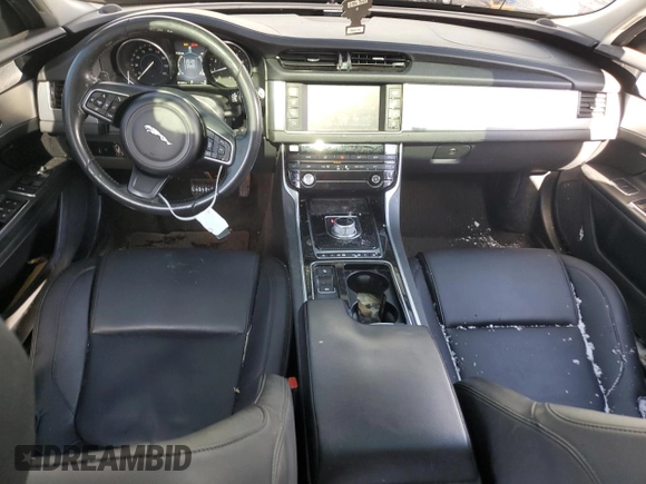 2016 Jaguar XF 35t Premium z VIN SAJBD4BV5GCY10327, wystawiony jako Copart lot #45133085 z przebiegiem 74 860 mil mil oraz Szkoda całkowita • Salvage title. Historia ofert i sprzedaży dostępna na DreamBid. Obrazek 8.