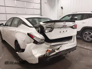 2022 Nissan Altima SR with VIN 1N4BL4CV8NN344643, listed as a IAAI auction lot 41755102 with 61,303 mi miles and . Bid and sale history available at DreamBid. Image 6.