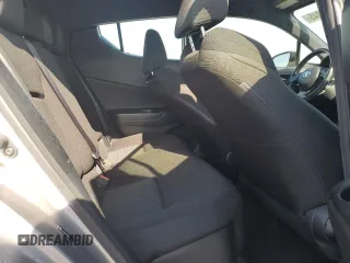2018 Toyota C-HR XLE z VIN JTNKHMBX5J1000814, wystawiony jako Copart lot #57891045 z przebiegiem 80 466 mil mil oraz Szkody całkowita. Historia ofert i sprzedaży dostępna na DreamBid. Obrazek 10.