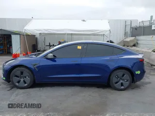 2023 Tesla Model 3 z VIN 5YJ3E1EA0PF481160, wystawiony jako IAAI lot #42704086 z przebiegiem 23 308 mil mil oraz . Historia ofert i sprzedaży dostępna na DreamBid. Obrazek 14.