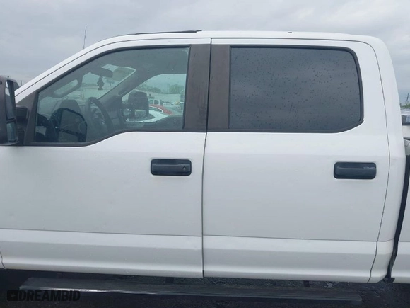 2017 Ford Super Duty F-250 SRW Lariat with VIN 1FT7W2B62HEF11136, listed as a IAAI auction lot 41892510 with 166,165 mi miles. Bid and sale history available at carsss.com. Image 14.
